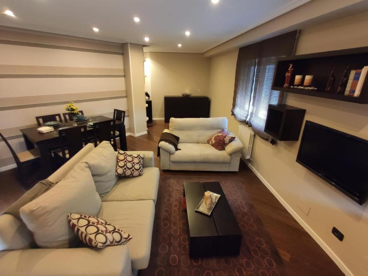 BYHOUSE Ático Matías Lopez Appartamento Sarria Esterno foto